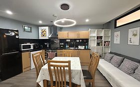 Cosy 2-Bed Free Parking, Near Etihad & City Centre